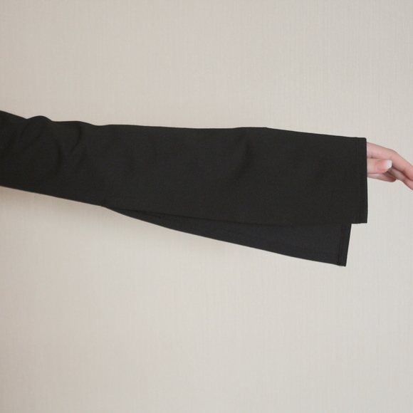 Tobi Off-the-Shoulder Top - Picture 2 of 3